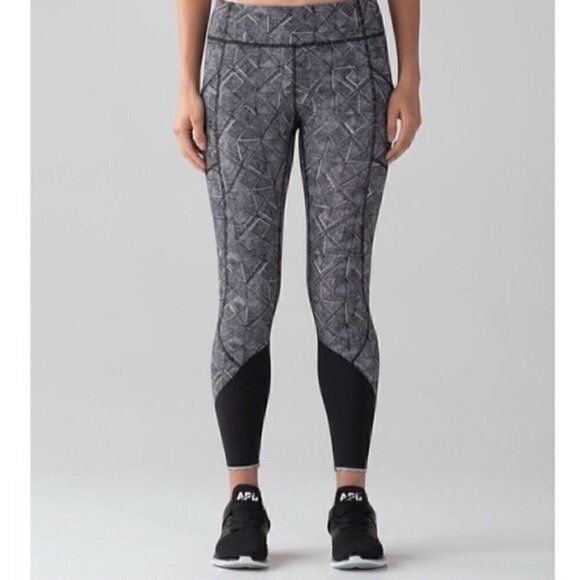 Lululemon Tight Stuff Tight II (25") B&W Print - Picture 1 of 8